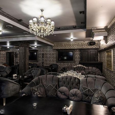 Premium Hotel Chernivtsi Bagian luar foto