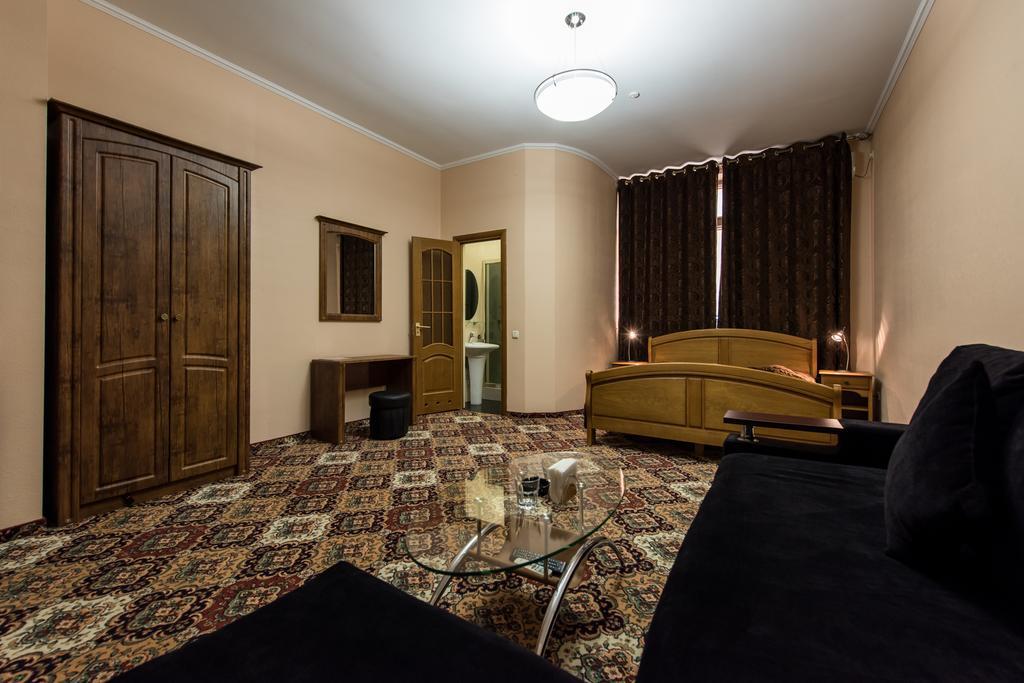 Premium Hotel Chernivtsi Ruang foto