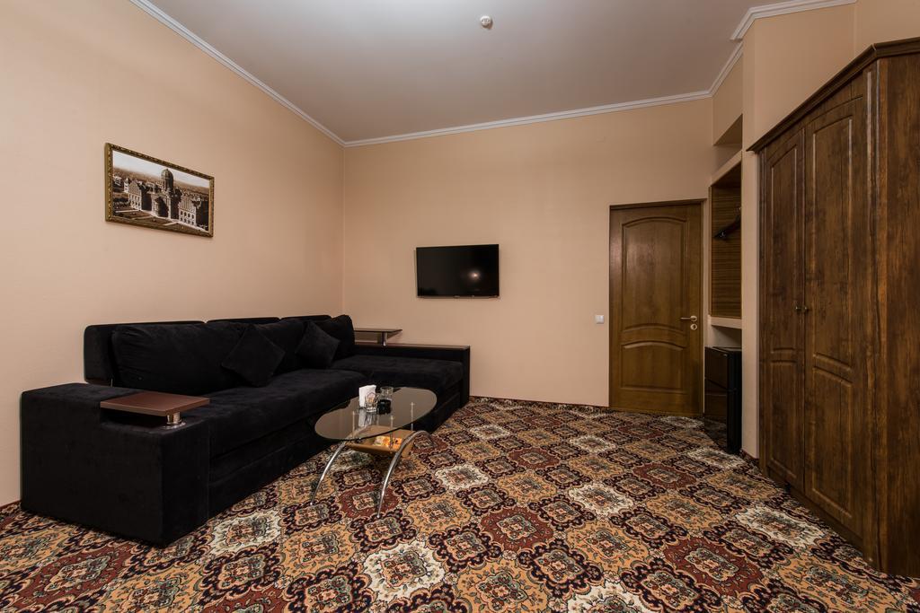 Premium Hotel Chernivtsi Ruang foto