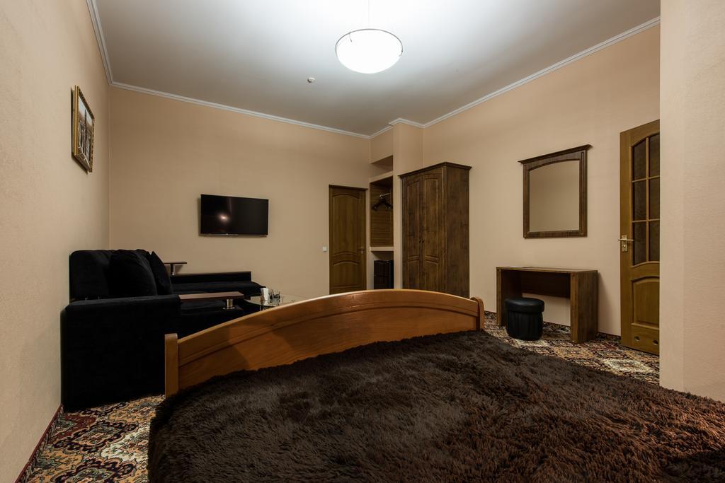 Premium Hotel Chernivtsi Ruang foto