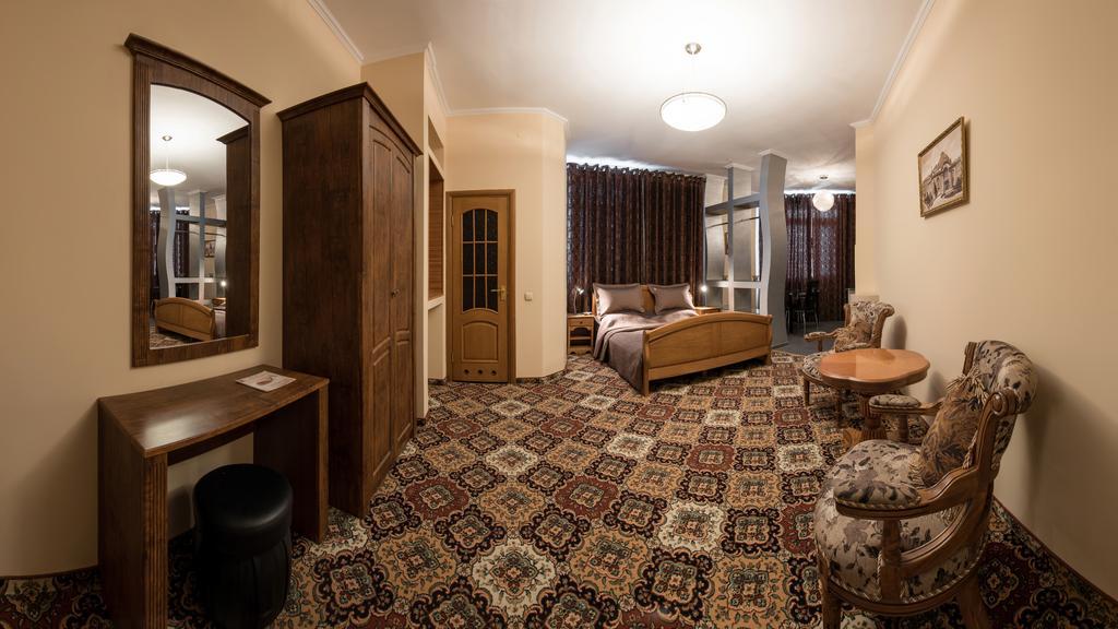 Premium Hotel Chernivtsi Ruang foto