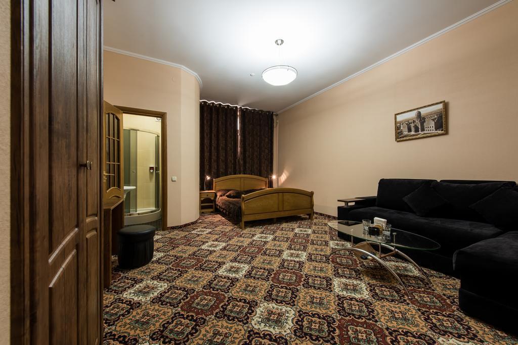 Premium Hotel Chernivtsi Ruang foto
