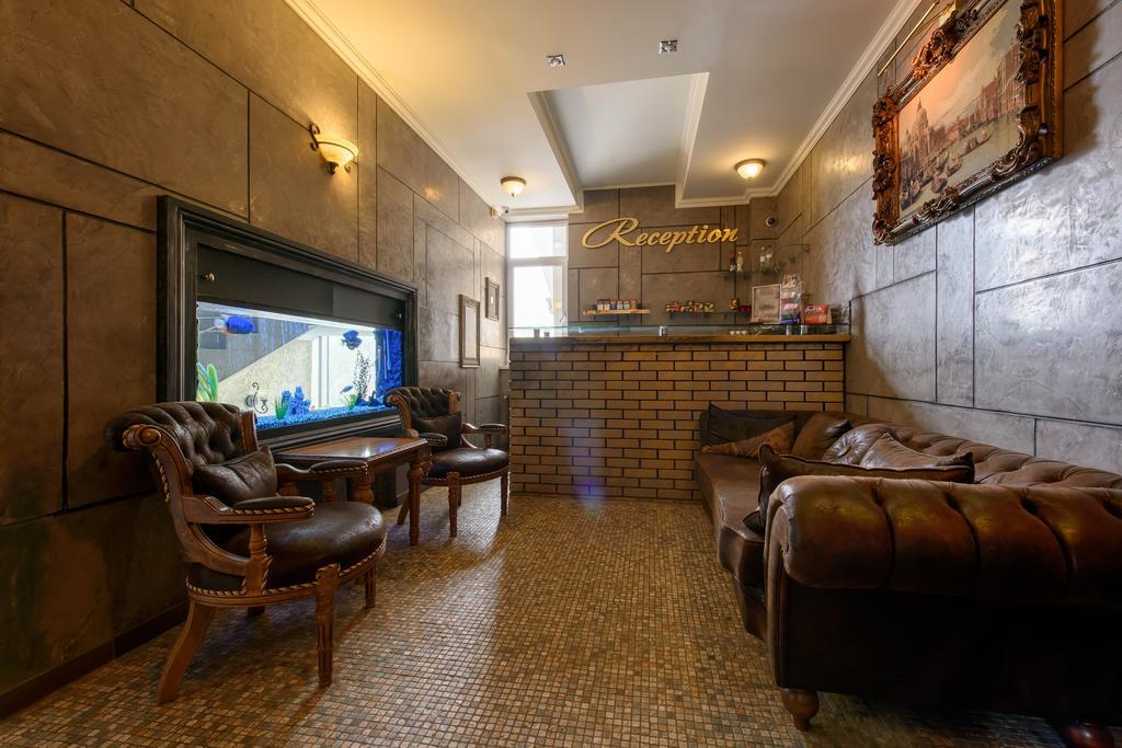 Premium Hotel Chernivtsi Bagian luar foto