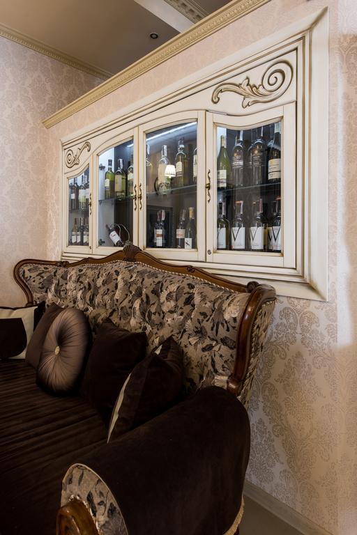 Premium Hotel Chernivtsi Bagian luar foto