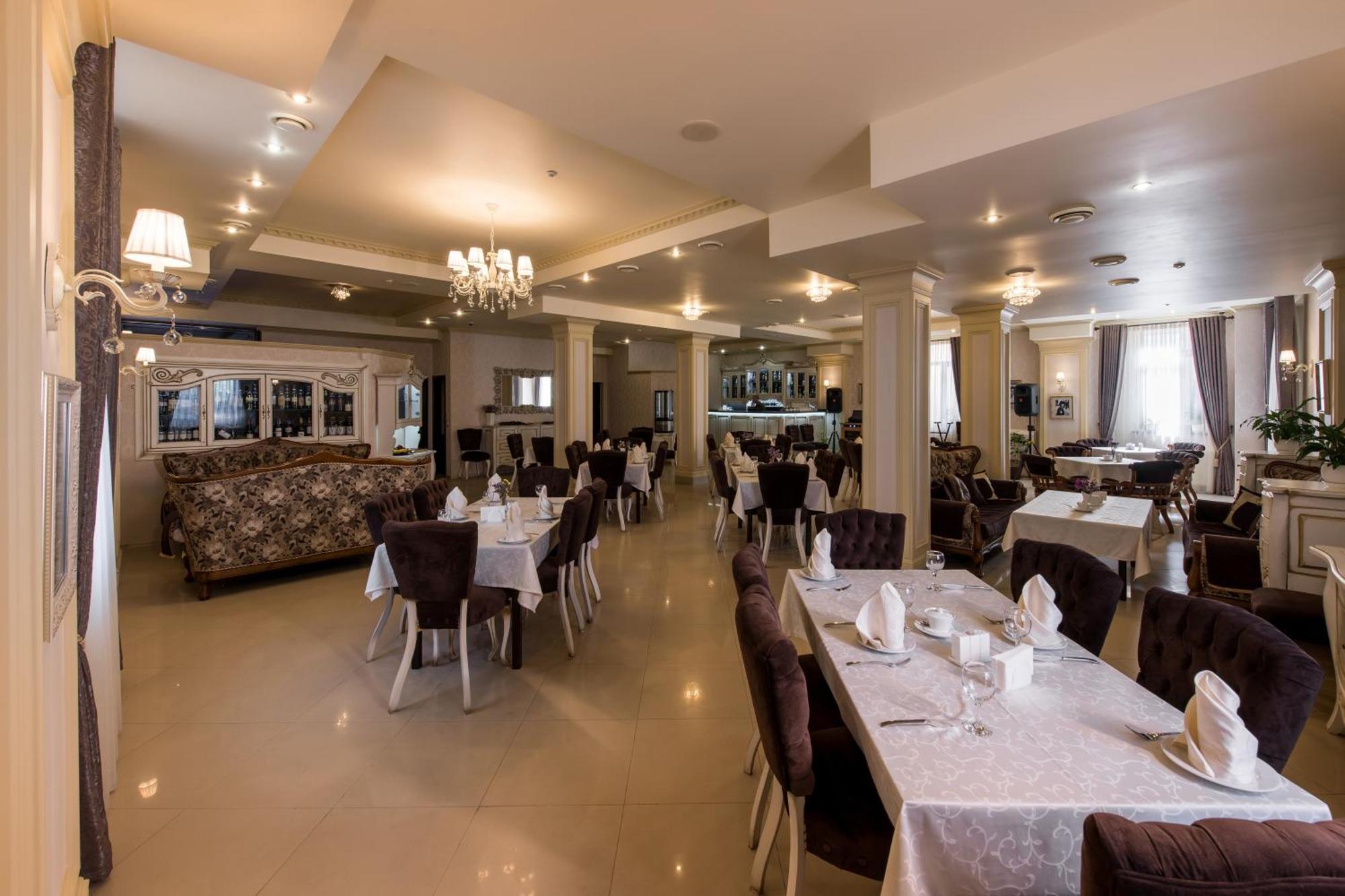 Premium Hotel Chernivtsi Bagian luar foto