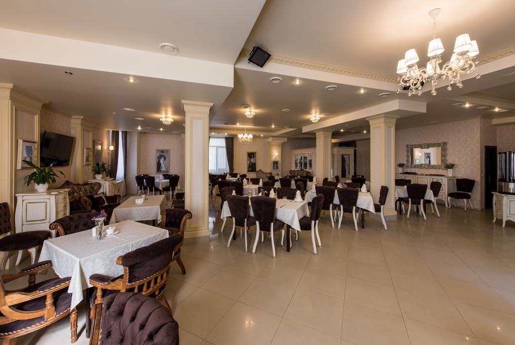 Premium Hotel Chernivtsi Bagian luar foto