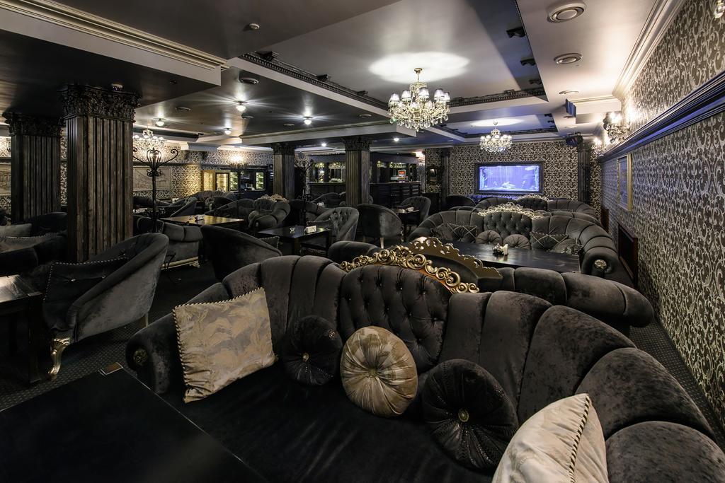 Premium Hotel Chernivtsi Bagian luar foto