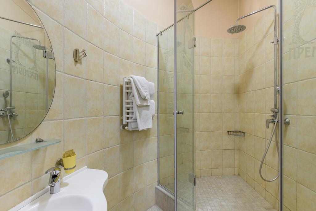 Premium Hotel Chernivtsi Bagian luar foto