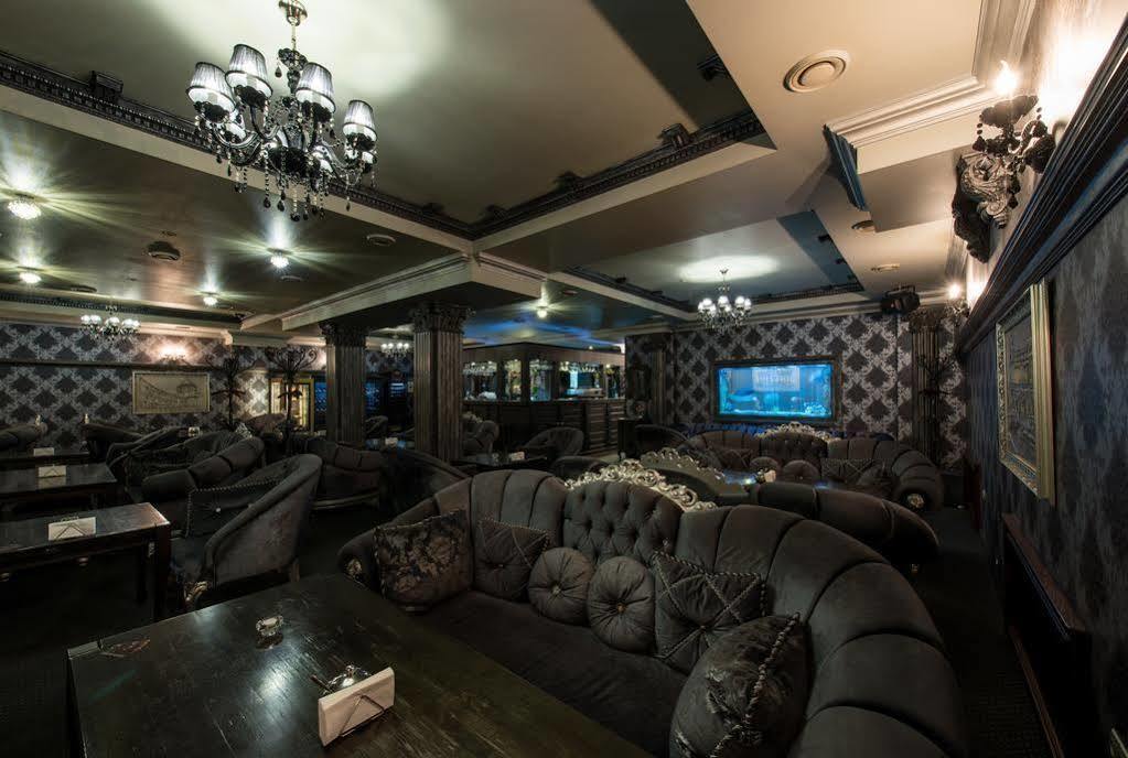 Premium Hotel Chernivtsi Bagian luar foto