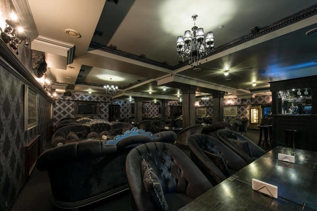 Premium Hotel Chernivtsi Bagian luar foto